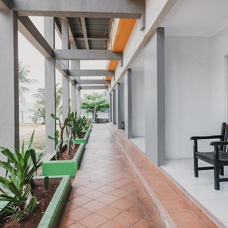 Reddoorz Plus Near Pelabuhan Merak Cilegon Exteriör bild