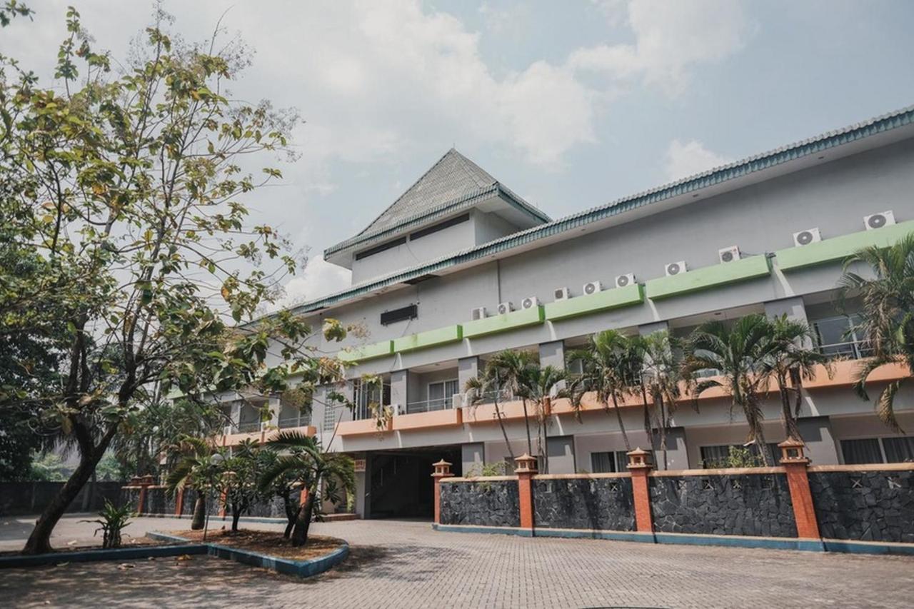 Reddoorz Plus Near Pelabuhan Merak Cilegon Exteriör bild